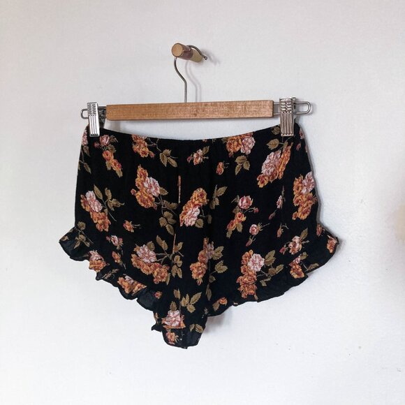 Brandy Melville Shorts - Picture 7 of 9